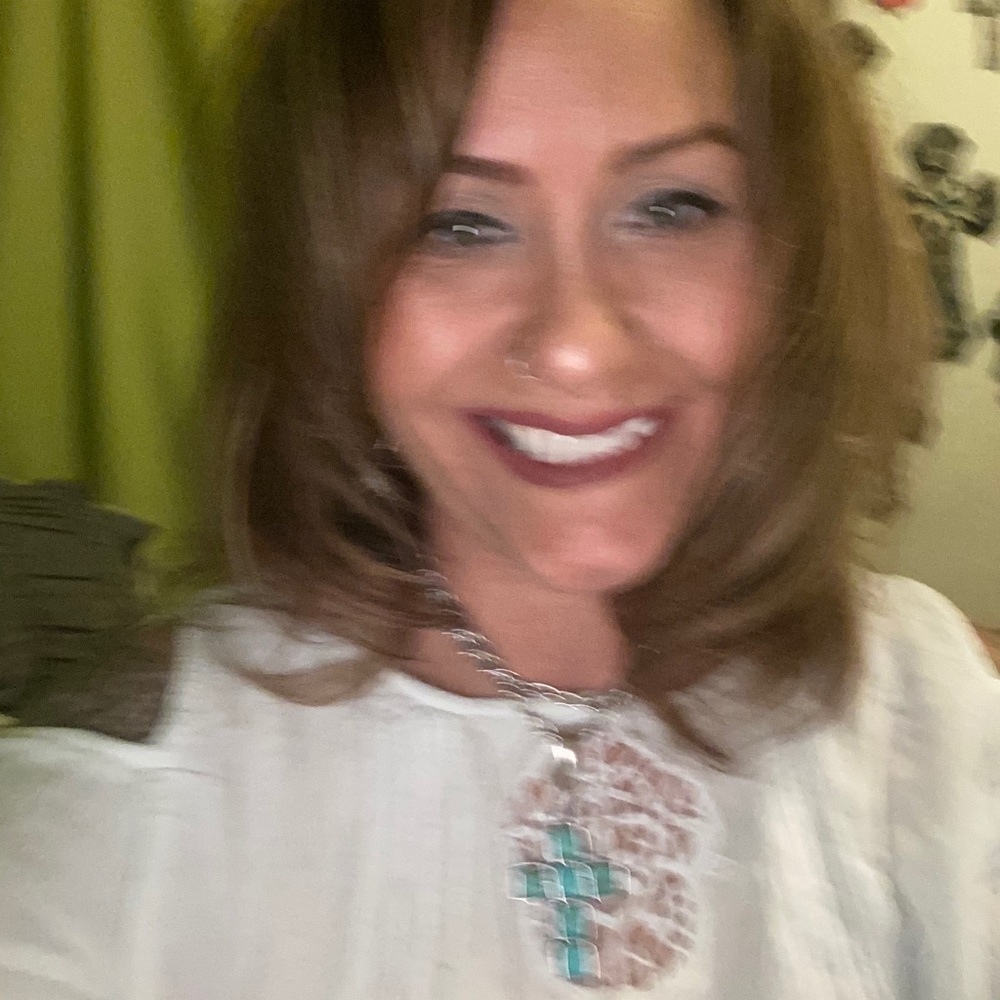 Meet your Posher, Mona